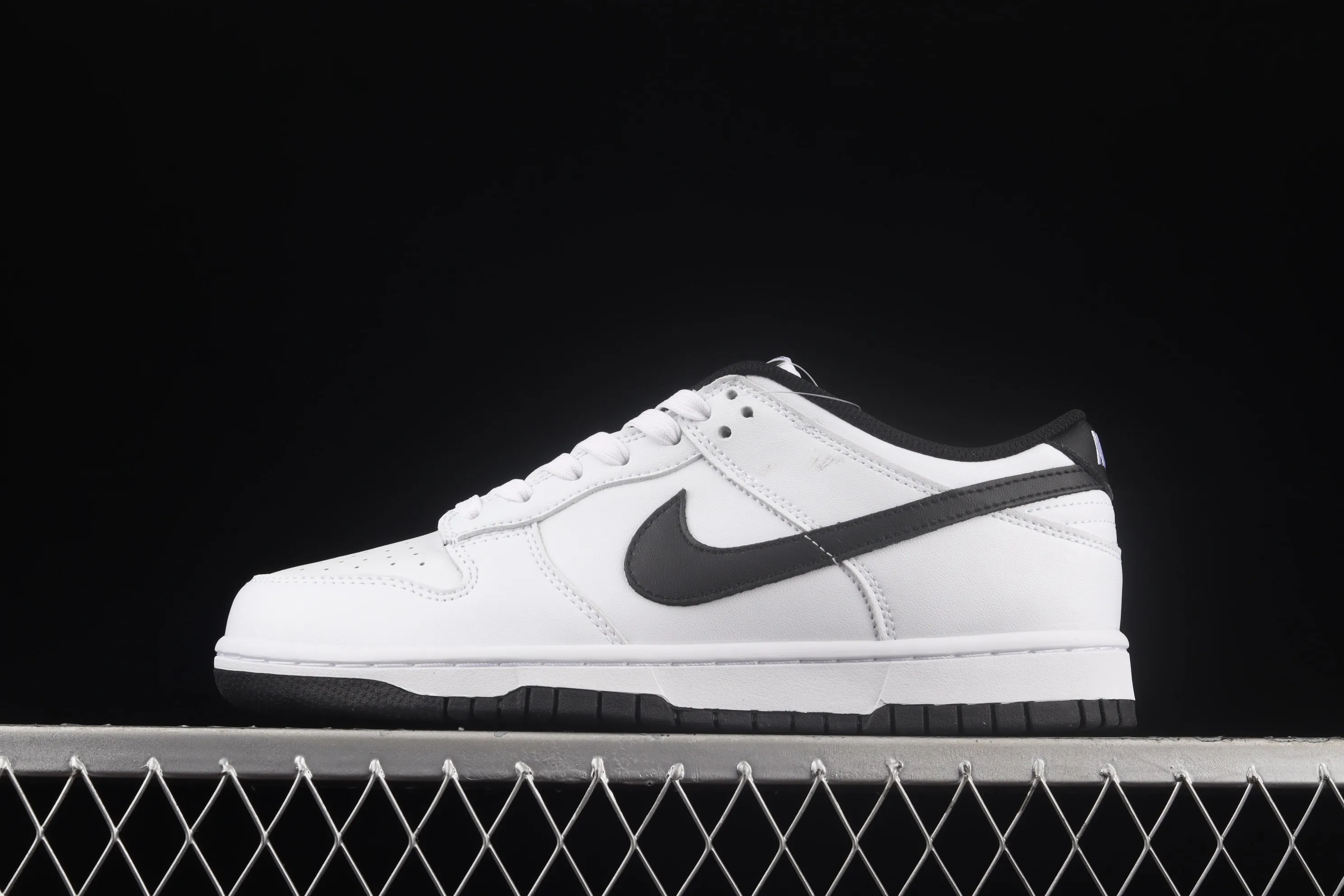 All categories Nk SB Dunk Series Nk SB Dunk Low Low-top sneakers Nk SB Dunk Low White and black color Dunk series low-top casual sports skateboard shoes DD1503-113